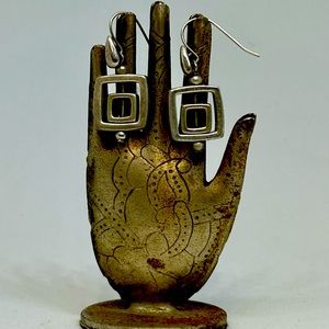 - Materials: silver
- Colors: Silver